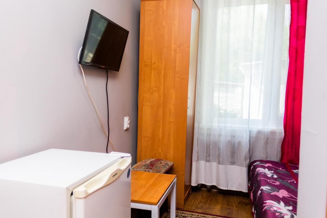 Hotel Tahar Алмати Екстер'єр фото