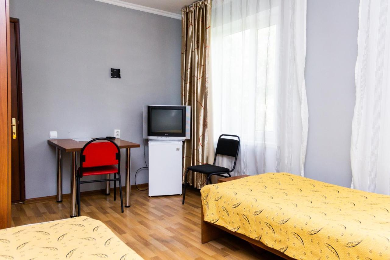 Hotel Tahar Алмати Екстер'єр фото