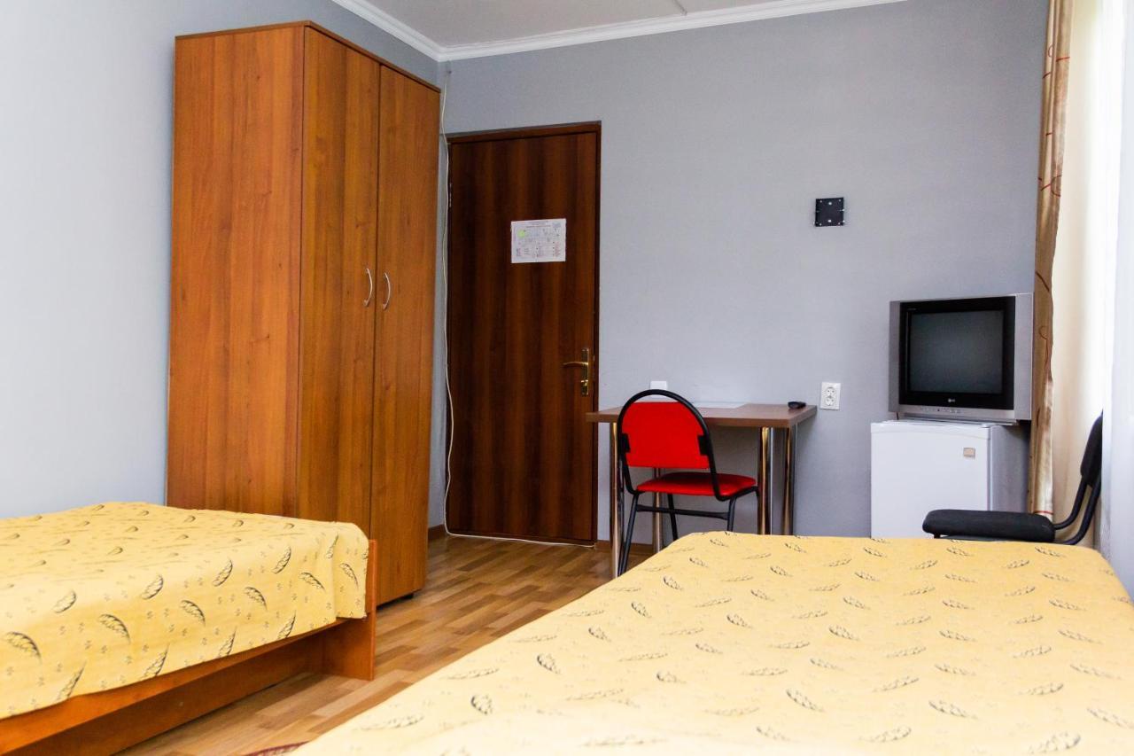 Hotel Tahar Алмати Екстер'єр фото