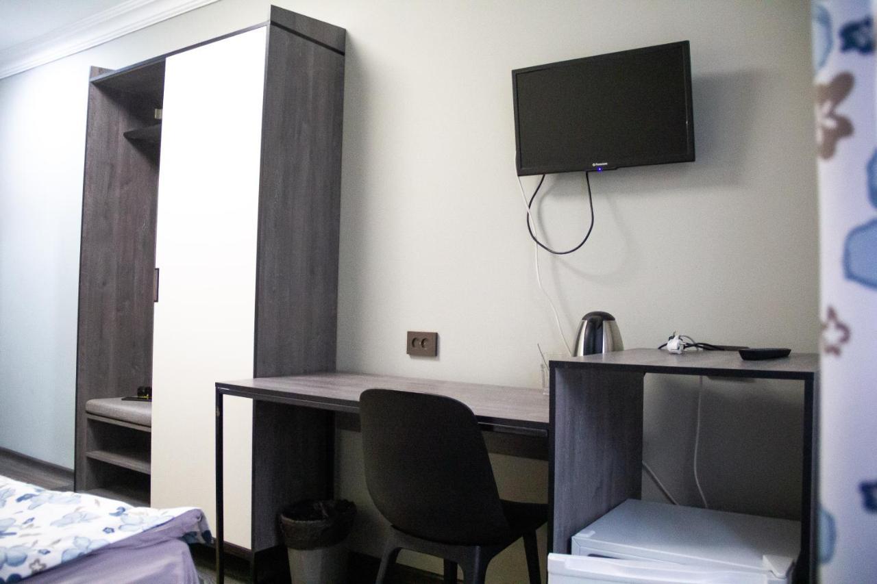 Hotel Tahar Алмати Екстер'єр фото